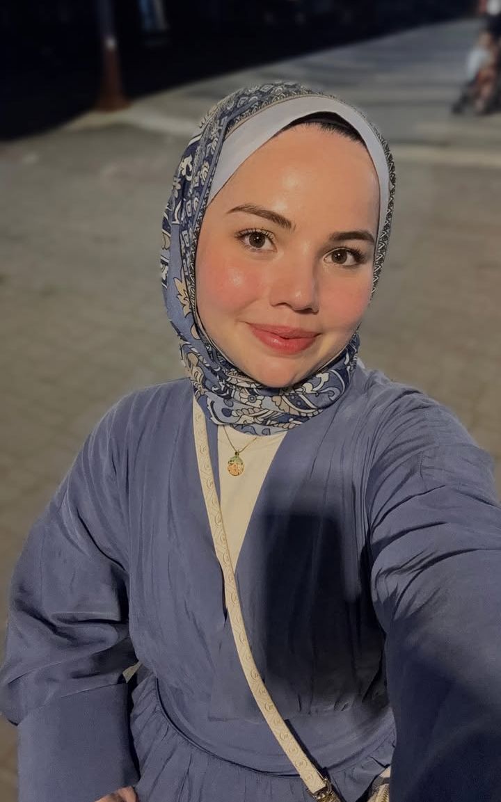Şirince Sevecen Kadın Escort Bayan Hülya
